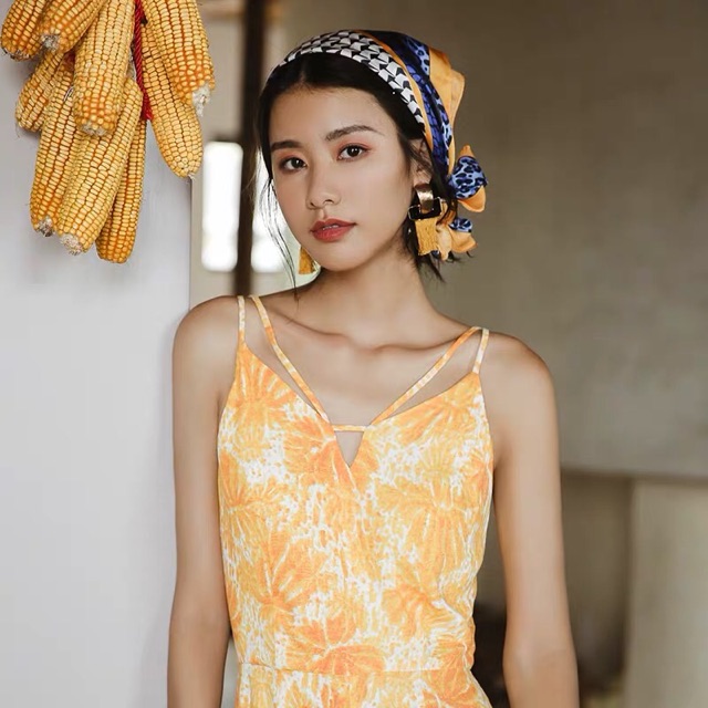 Khăn vuông size 70x70.