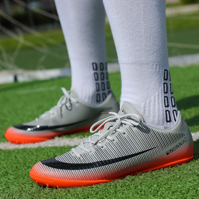XẢ HẾT Giày đá banh sân cỏ nhân tạo Giày bóng đá Nam / nữ giày bóng đá chuyên nghiệp giày tập bóng đá Kích thước: 35-45