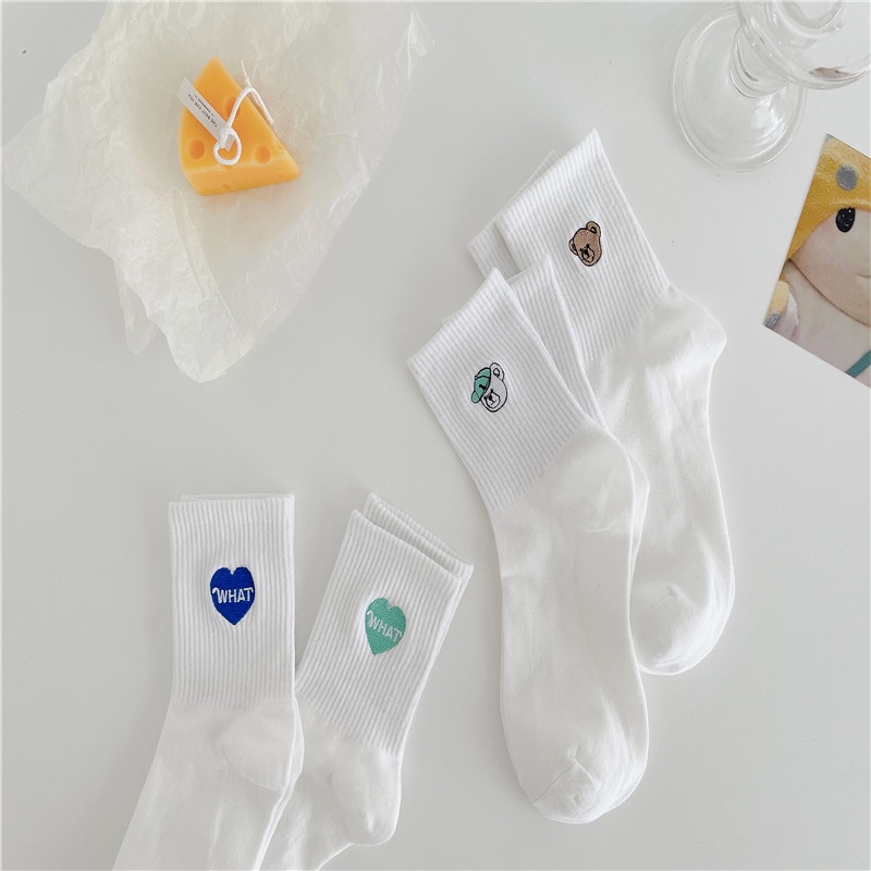 Vớ tất trắng thêu icon tim xanh gấu nâu nhỏ cổ cao