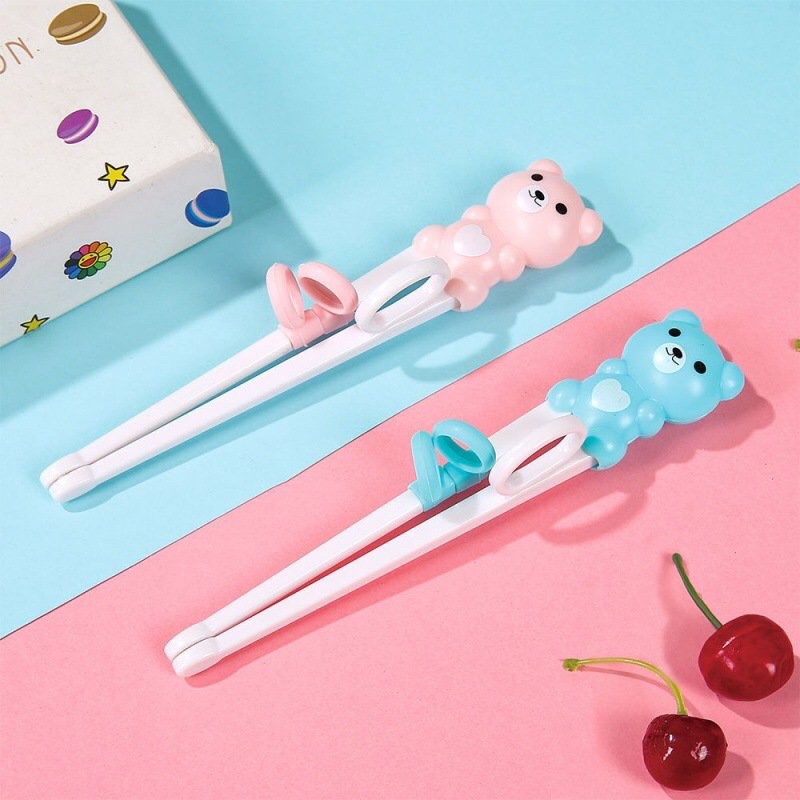 Đũa tập ăn cho bé đũa ăn dặm tập gắp xỏ ngón hình gấu kèm hộp đựng D03 Homedy Kids