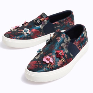 Giày thêu hoa STRADIVARIUS