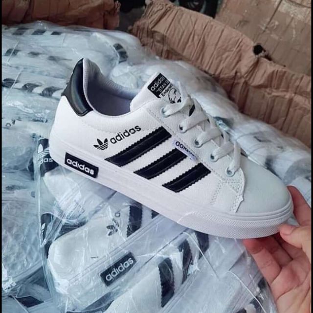 Giày adidas + kèm ảnh thật. Nam nữ đều mang được