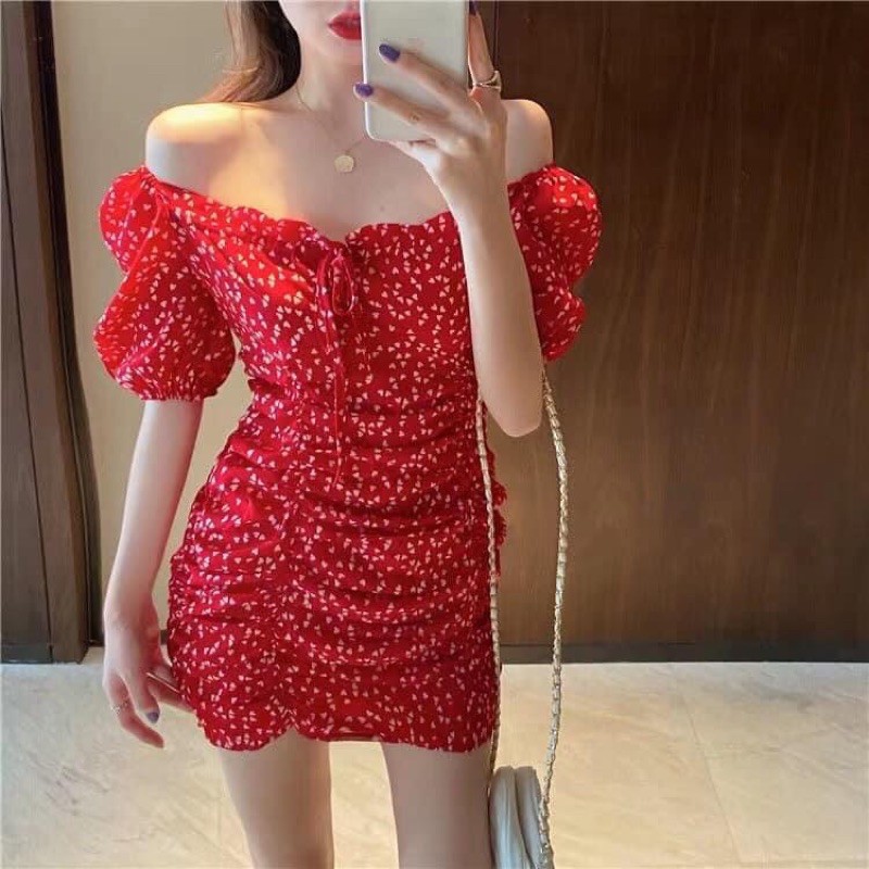 Váy body trái tim nhí, tay lửng có bo chun, zun dọc thân váy điệu đà