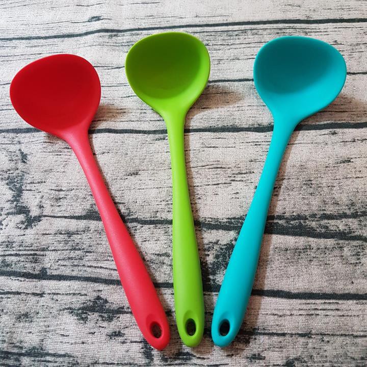 HCM - Môi múc canh silicon nguyên khối 21cm