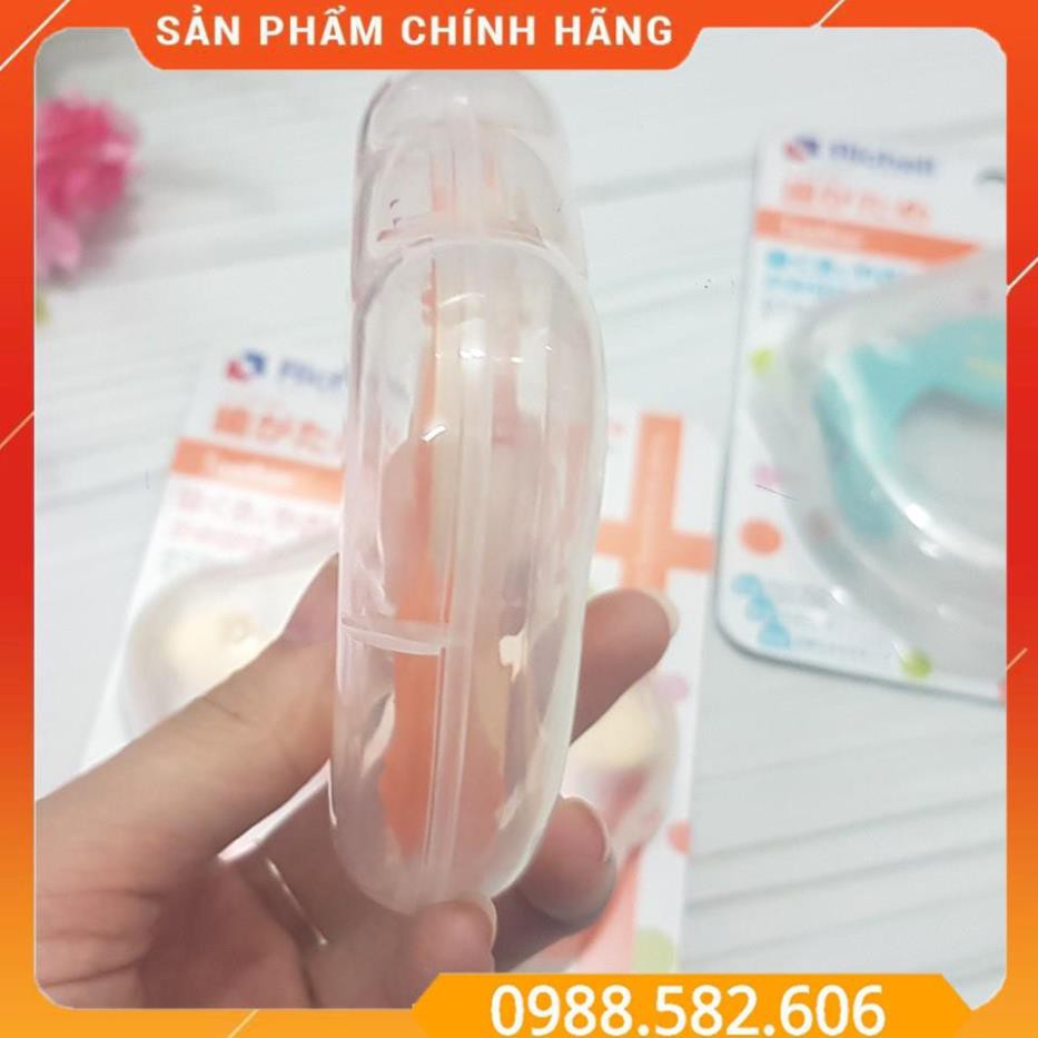 Gặm Nướu Xúc Xắc Richell Có Kèm Hộp Đựng Tiện Lợi Cho Bé - 4973655423035