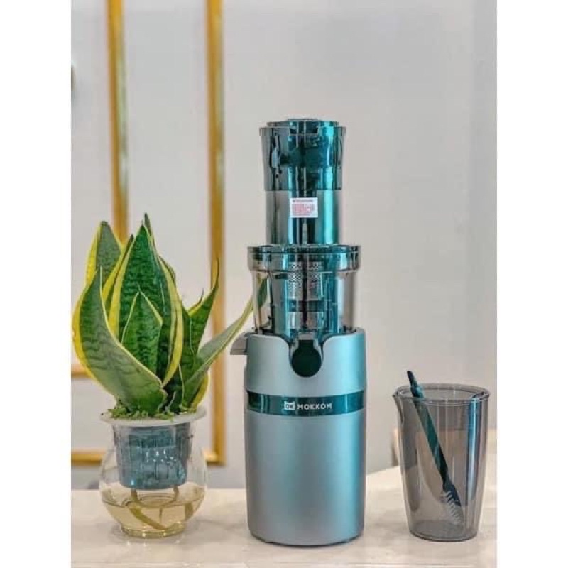 Máy ép trái cây chậm Mokkom ép siêu kiệt nước đến 98% có bảo hành
