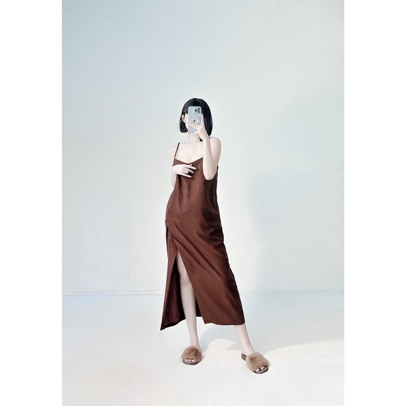 Đầm 2 dây midi da lộn xẻ tà