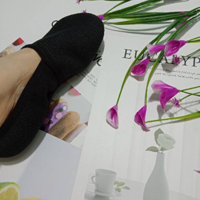 Giày giữ ấm chân mang trong nhà