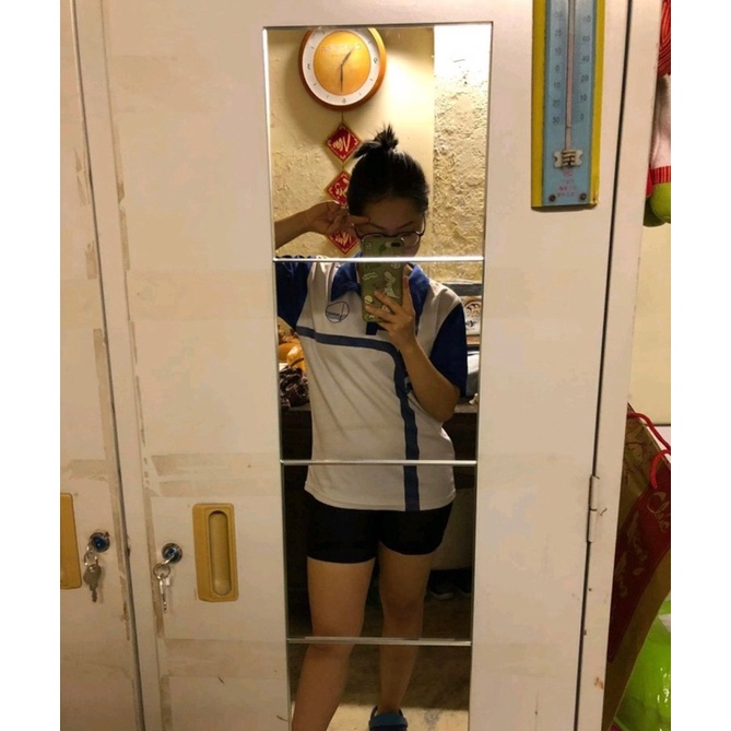 Gương dán tường soi toàn thân (𝗛𝗮̀𝗻𝗴 𝗫𝗶̣𝗻 𝗗𝗲̣𝗽 - 𝗚𝗶𝗮́ 𝗫𝘂̛𝗼̛̉𝗻𝗴 ), Dán tủ quần áo (kích thước 20vuông giá 1 tấm)