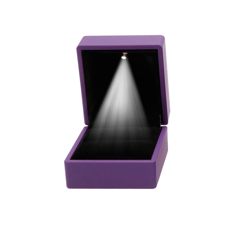 Hộp nhẫn chiếu sáng đèn LED sang trọng