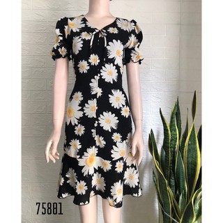 Đầm xòe lụa hoa cúc cổ tim có tay phồng