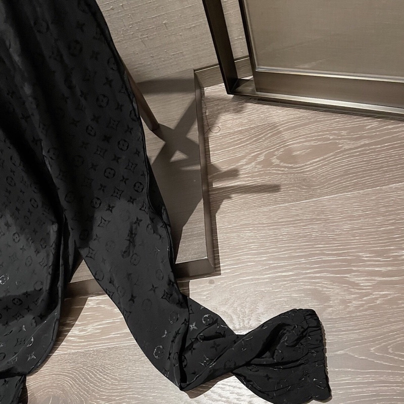 Quần âu lụa jacquard lừa, vải tùy chỉnh, siêu thoải mái và thoáng khí vào mùa hè, màu đen và trắng louis vuitton Lv