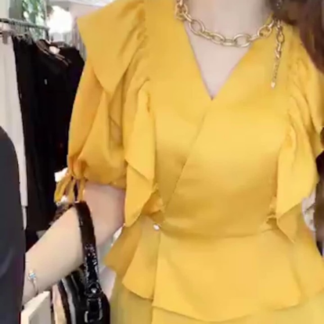 Pass áo vàng CChat Clothes