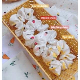 Cột tóc scrunchies dâu tây tơ tằm