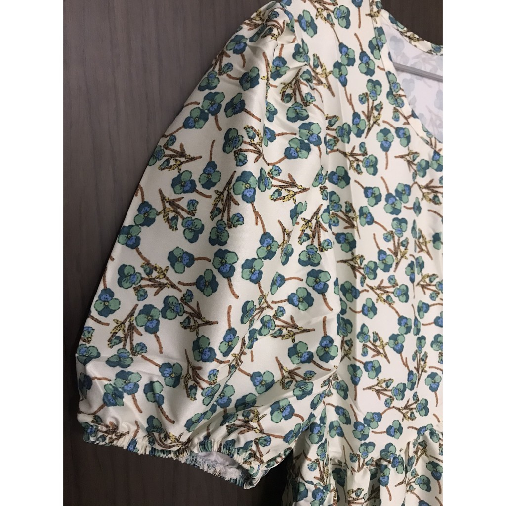 Váy babydoll màu xanh cổ tròn tay ngắn họa tiết hoa lá mùa hè trẻ trung (SẴN)