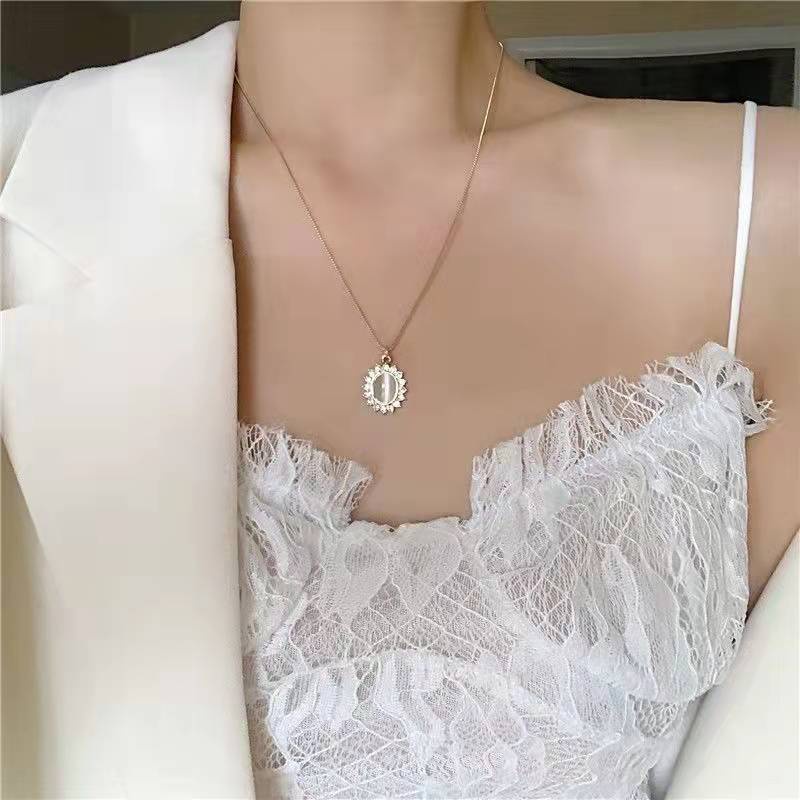 Vòng cổ hợp kim mặt hình mặt trời đính đá sang trọng