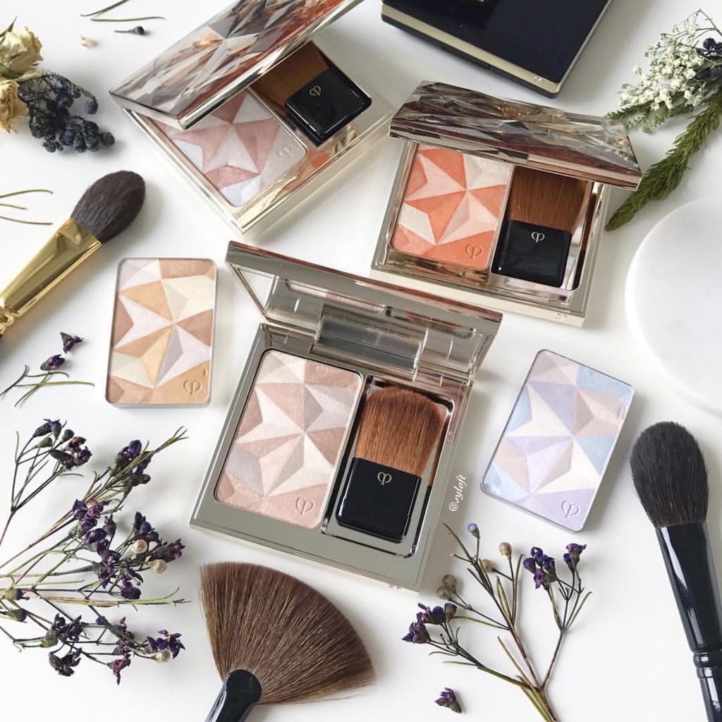 CPB Cle De Peau Brightening Softening Highlighting Powder Diamond Highlighting Powder /Brush