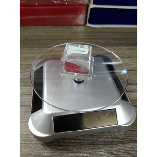 Đế trưng nhẫn bằng mica