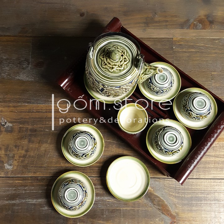 Ấm chén Bát Tràng khắc tay hoa dây nổi dáng vại men xanh đồng