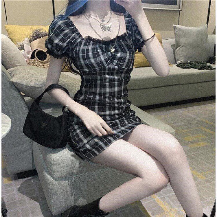 Đầm Kẻ Caro Trễ Vai Đen Dáng Chữ A Tay Bồng Viền Bèo Ngực - Váy Caro Kẻ Đen Cổ Vuông Ulzzang