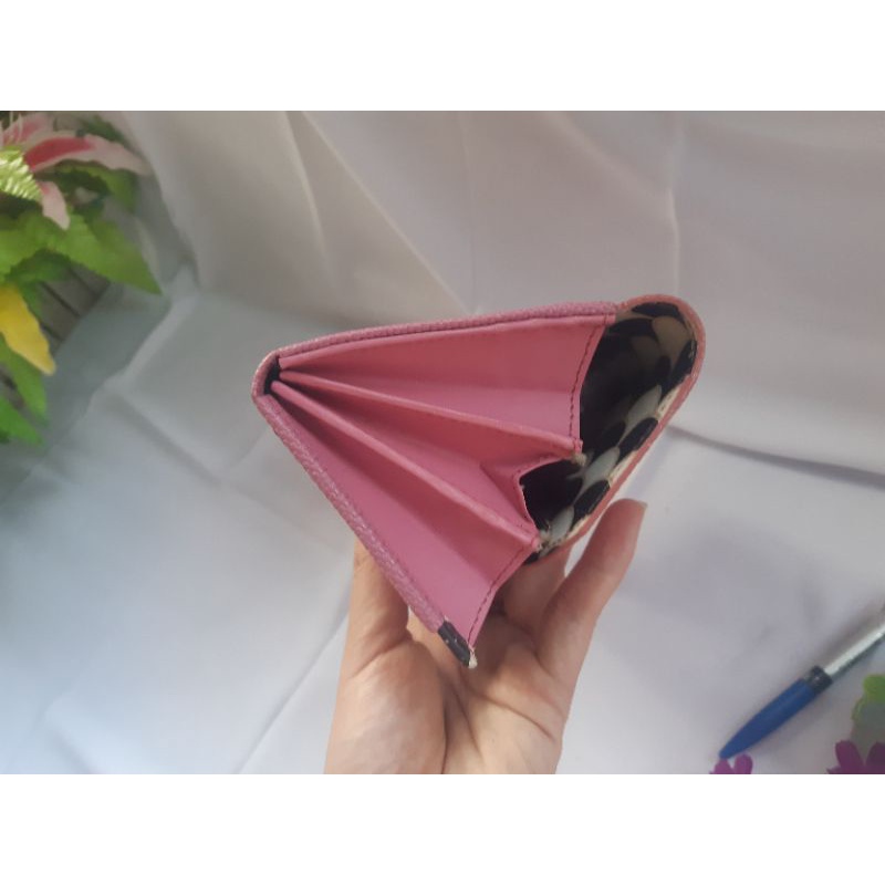 Ví si màu hồng