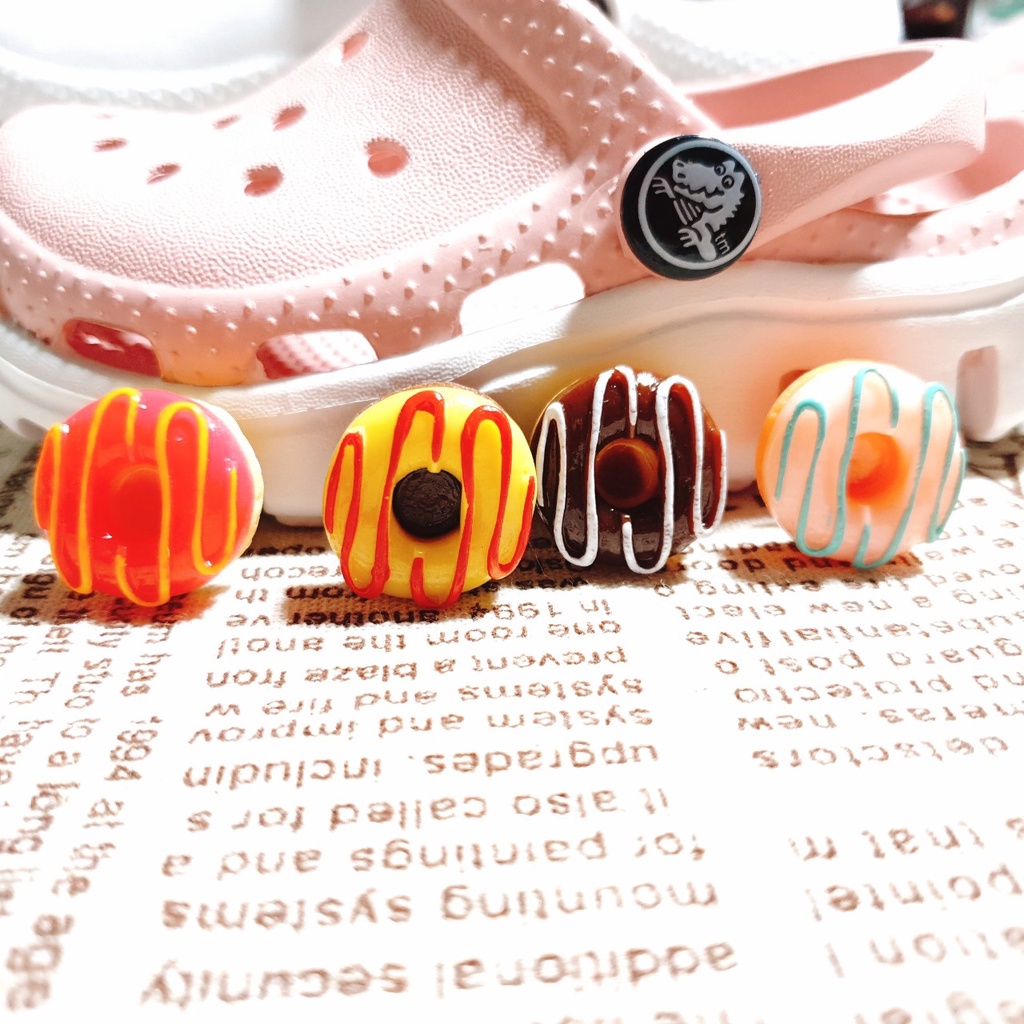 Sticker charms croc / nút gắn dép hkdesign hình Donut bơ loại đá cứng