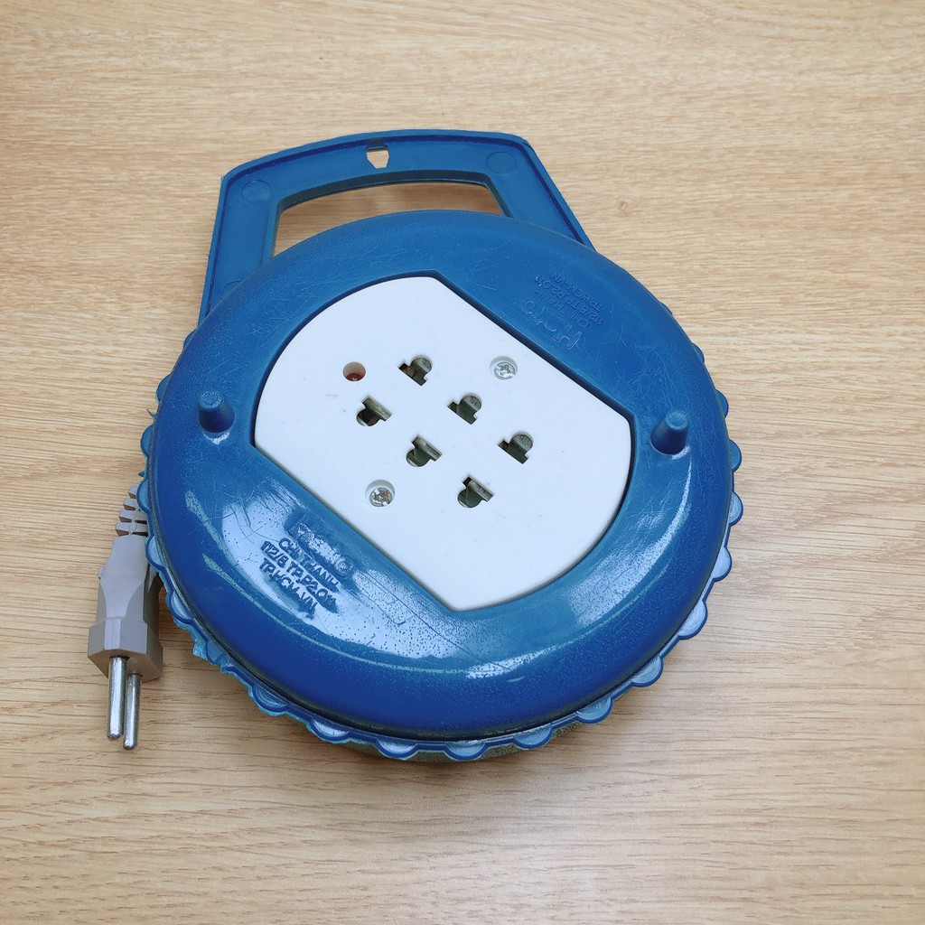 Ổ điện quay cuộn tiện lợi hato chí thành 5a - 220v M2T