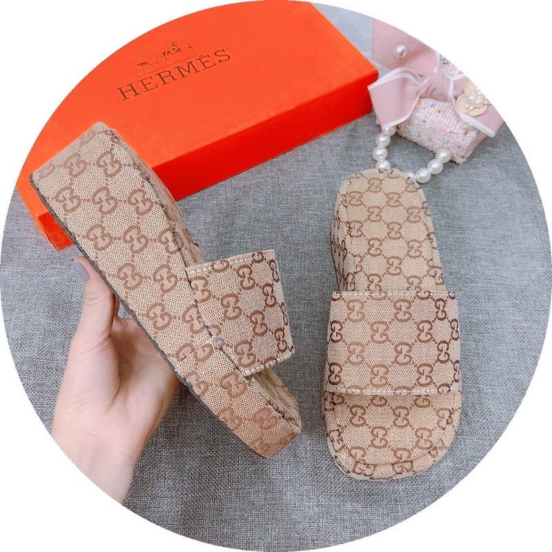 Bán Sỉ- Dép nữ đế xuồng full chữ Gc hot trend