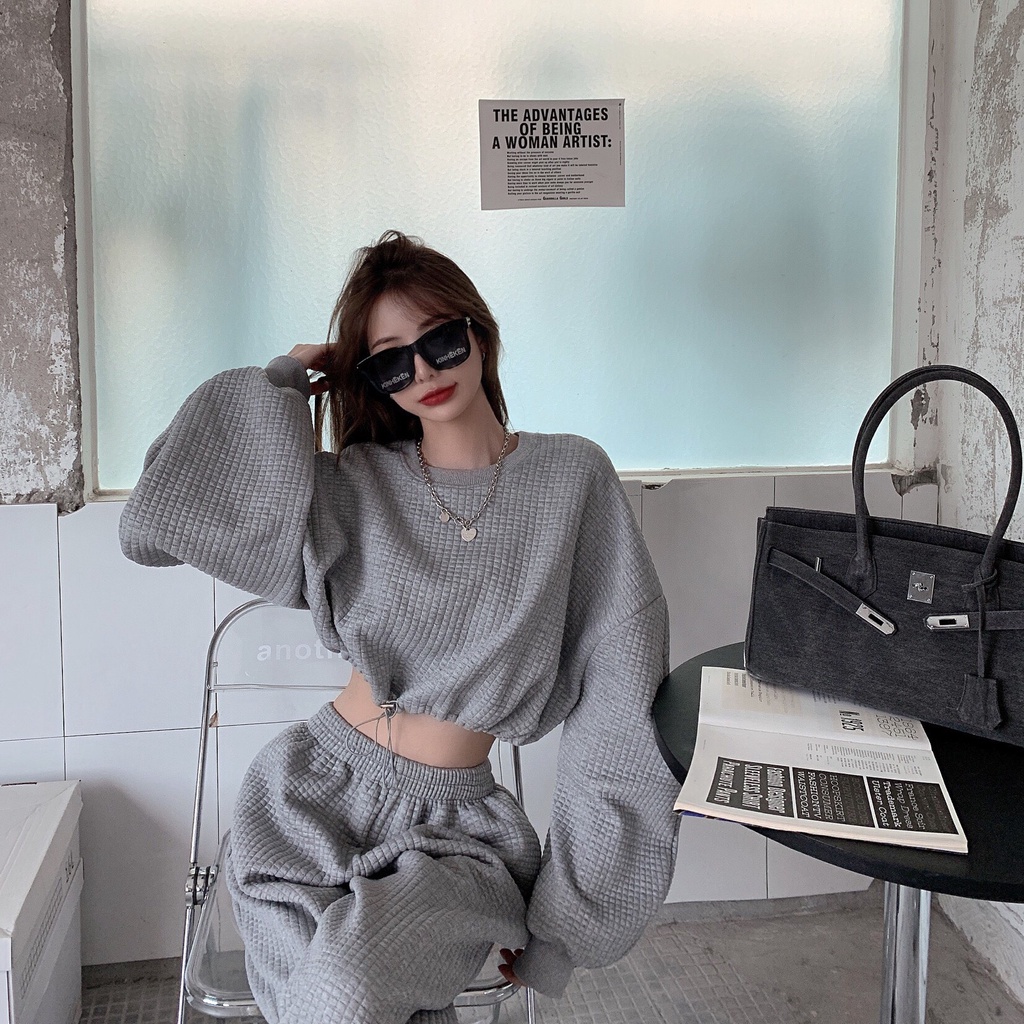 Set áo croptop dài tay rút eo kèm quần jogger ống rộng bo gấu/ Set bộ thể thao nữ 2 màu dáng rộng thời trang unisex | BigBuy360 - bigbuy360.vn