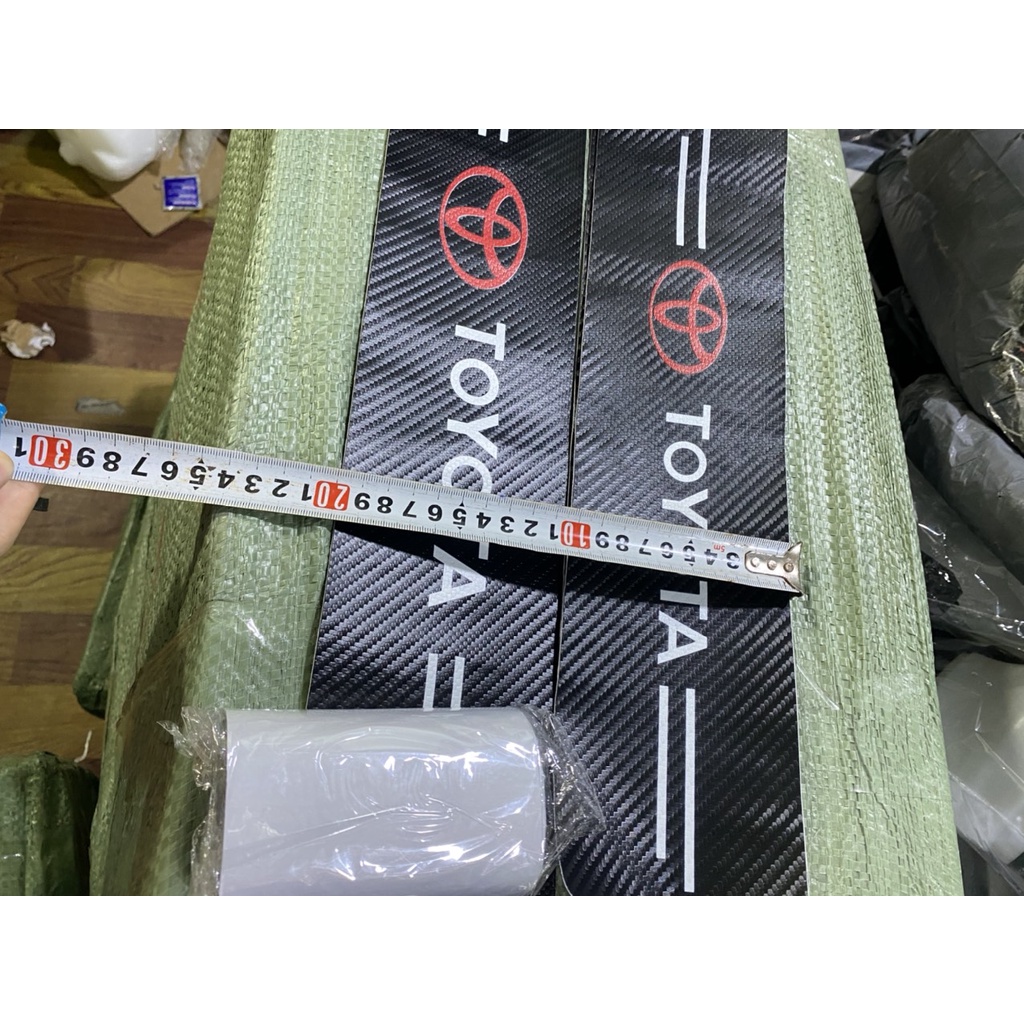 (Bản 10cm) Sét 8 miếng bậc cửa vân carbon logo TOYOTA chống trầy xước bậc xe fortuner và innova bản siêu rộng