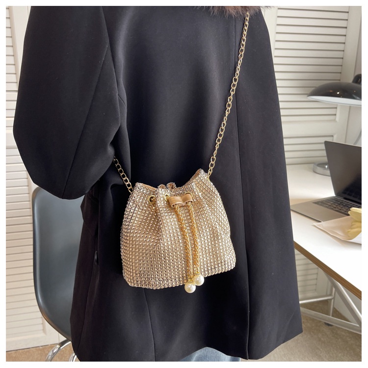 Túi Xách Bucket Đính Đá Phối Dây Xích Thời Trang Đơn Giản