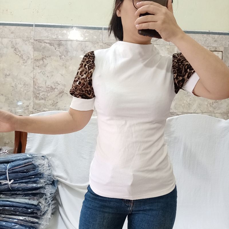 Áo Thun Ôm Nữ Cổ Lọ Nữ Tay Phối Hoạ Tiết Bèo Lạ Mắt