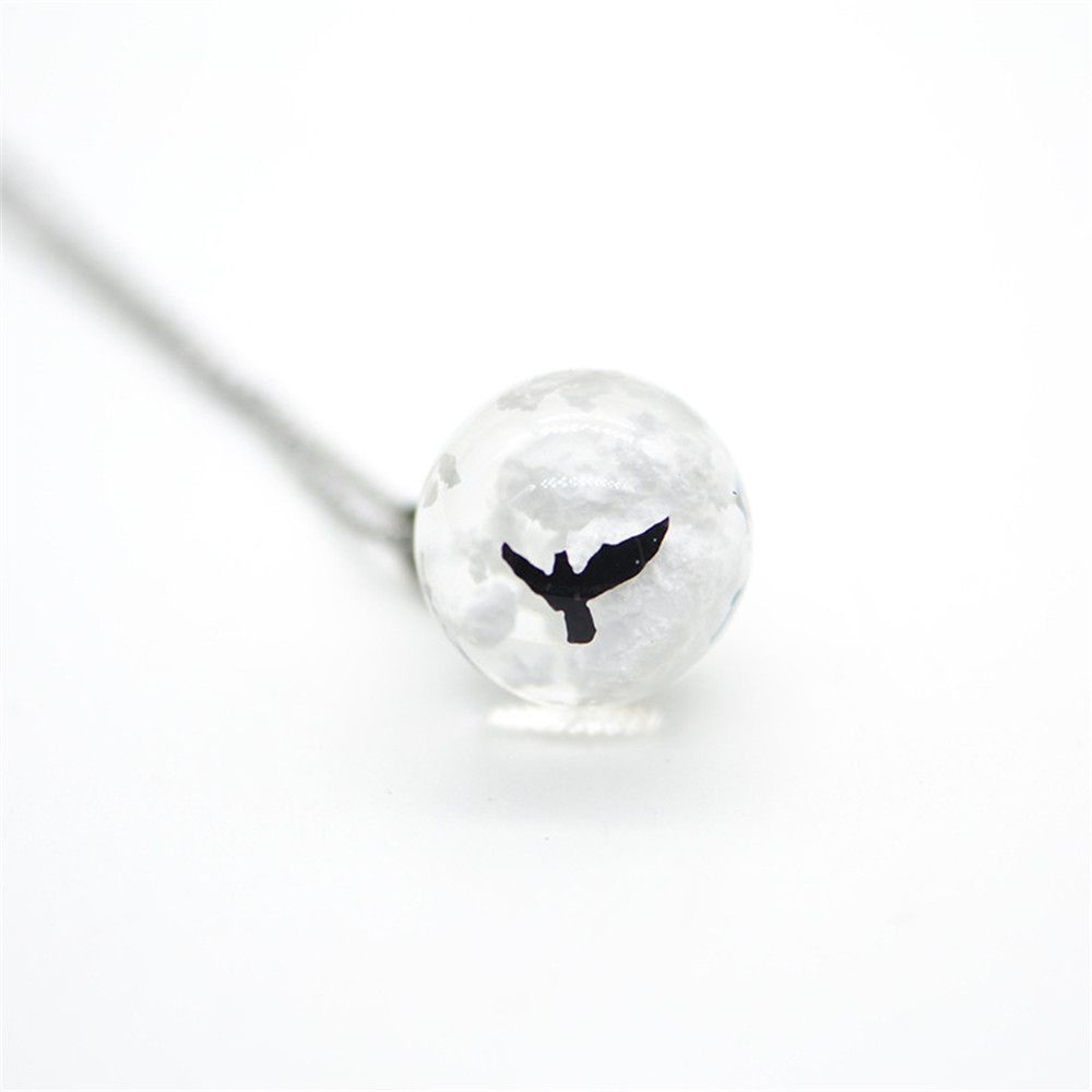 Dây chuyền mặt hình quả bóng tròn resin màu bầu trời mây xanh lam trong suốt phối chim đại bàng nhỏ thời trang cho nữ