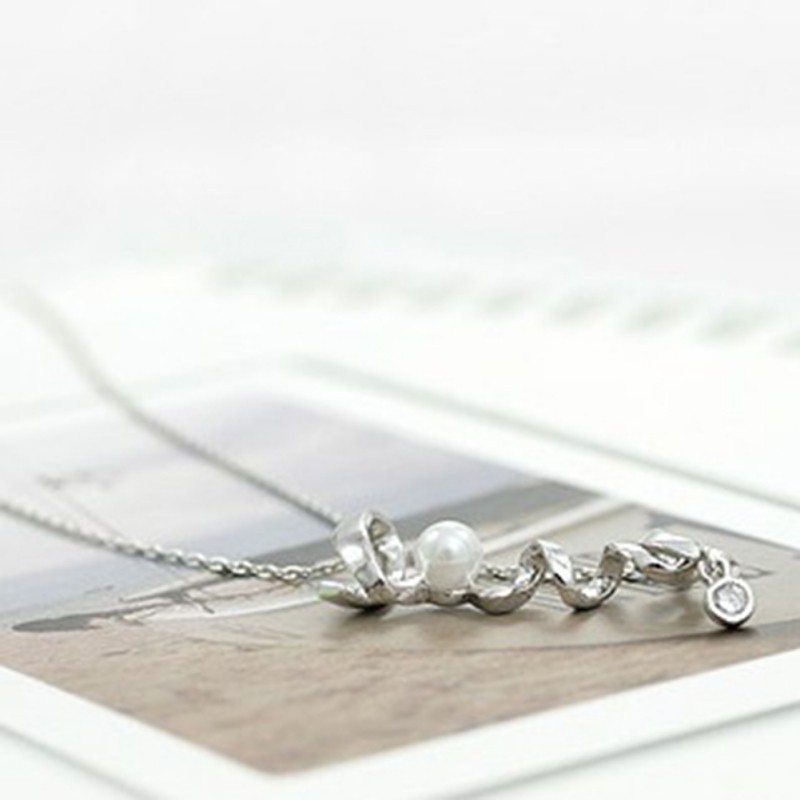 Vòng cổ choker đính đá chữ LOVE