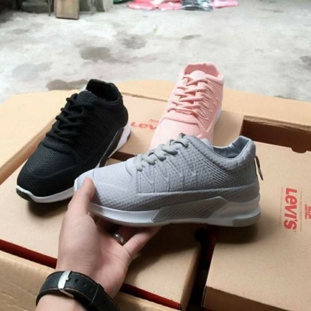 Giày thể thao vằn