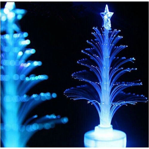 Đèn led đổi màu thiết kế hình cây thông noel long lanh sử dụng trang trí Giáng sinh