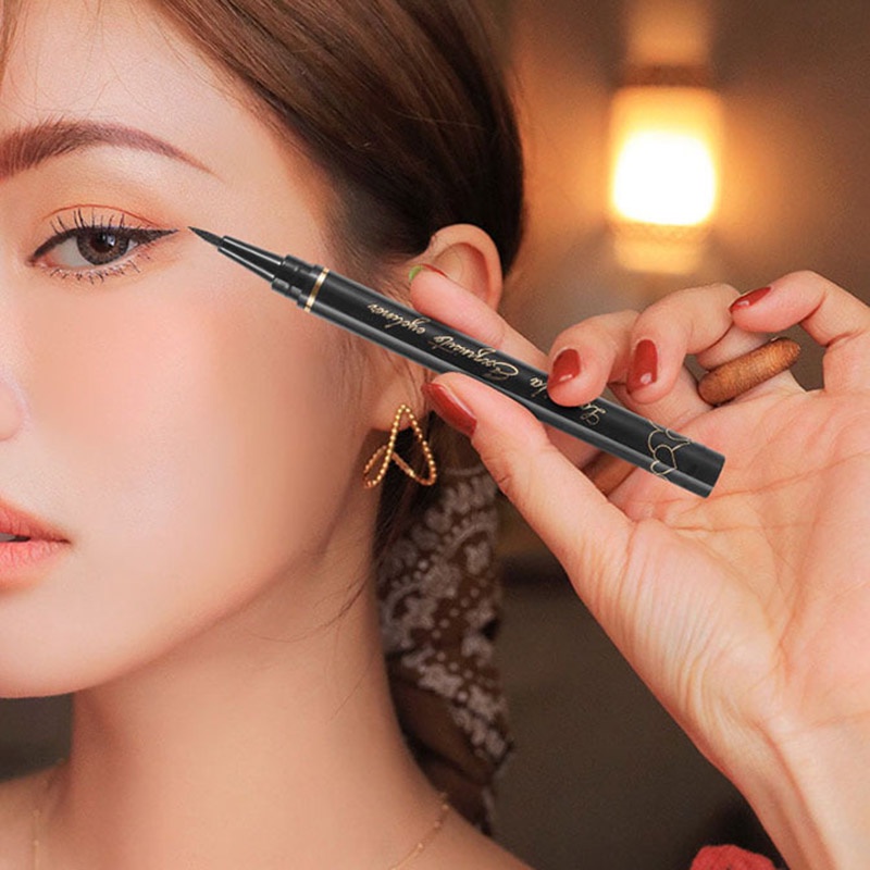 Bút kẻ mắt dạng lỏng màu đen lâu trôi cao cấp