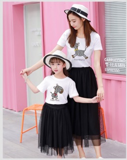 Set áo thun chân váy mẹ và bé