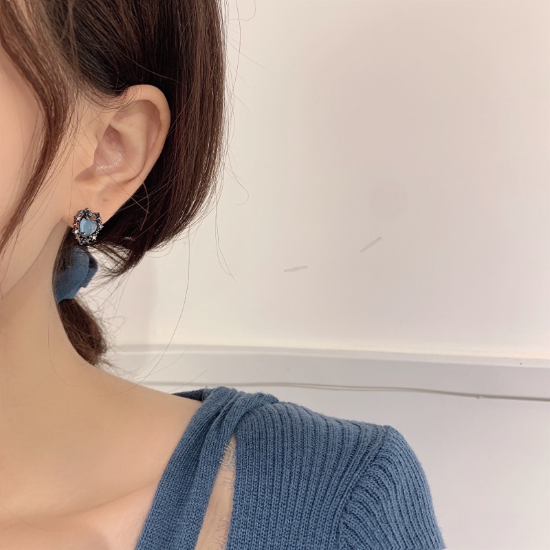 Khuyên Tai Hình Trái Tim Đính Đá Pha Lê Xanh Dương Bằng Hợp Kim Thời Trang Hàn Quốc Cho Nữ