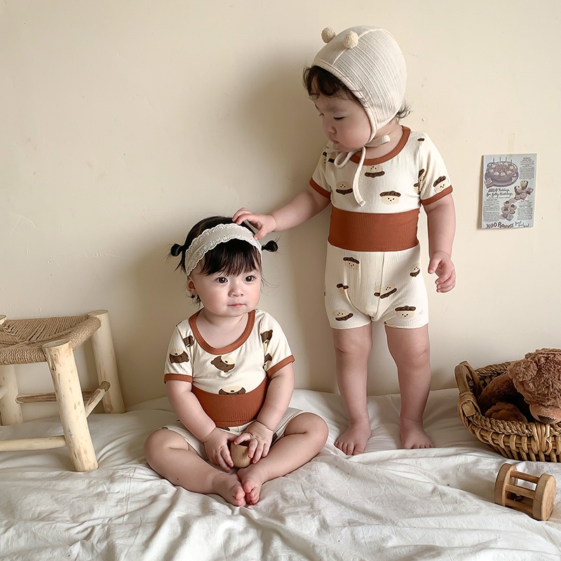 Bộ Đồ Ngủ Áo Tay Ngắn In Họa Tiết Gấu Phối Quần Short Lưng Cao Thời Trang Mùa Hè Cho Bé