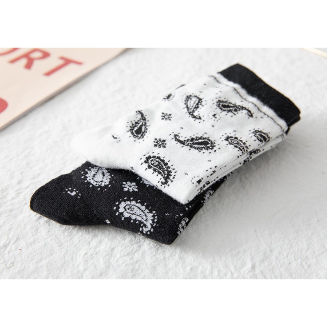 Vớ Tất Họa Tiết trắng đen cao cổ Nam Nữ phong cách thể thao, đường phố.