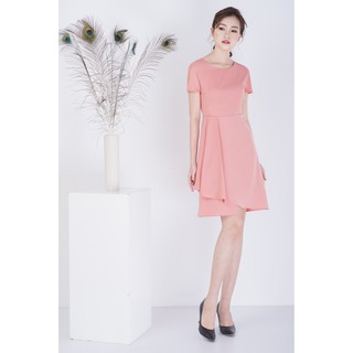 Váy hồng xếp vạt
