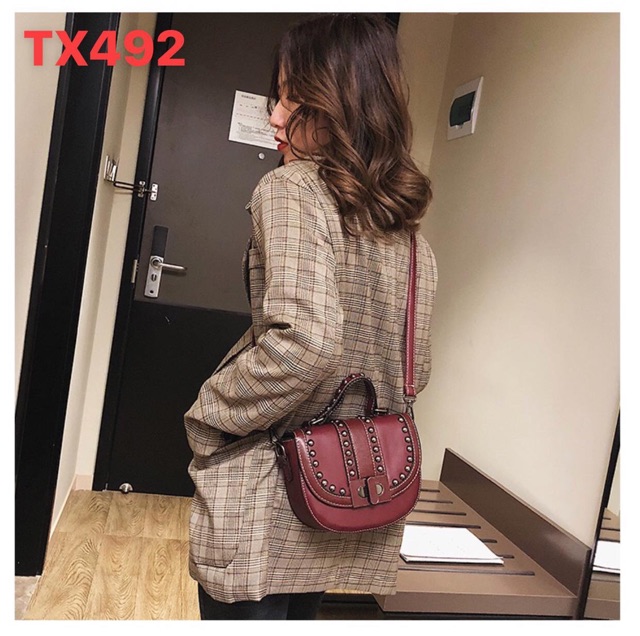 Túi xách viền đinh