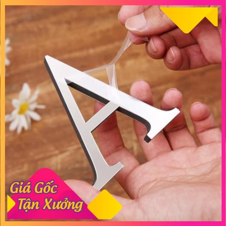 Chữ cái tráng gương độc đáo cho trang trí tường