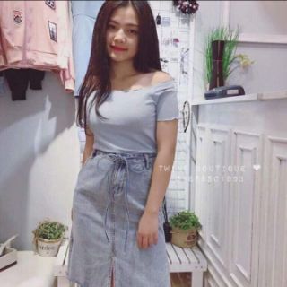 Áo thun gân trễ vai giá rẻ (kèm ảnh chụp thật)