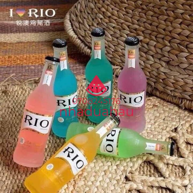 Một chai nước ép Cocktail trái cây Rio Hongkong chai thủy tinh 275ml