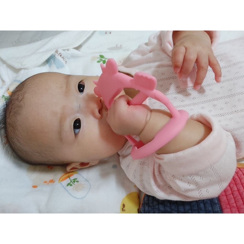 Gặm nướu sillicone hình chú bò Hãng Baby&I Hàn Quốc kèm hộp đựng vệ sinh