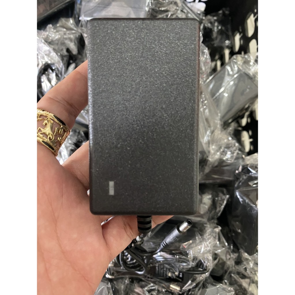Sạc 5s 21V - 2A dùng cho pin Li-ion có đèn báo và tự ngắt khi đầy. BN.
