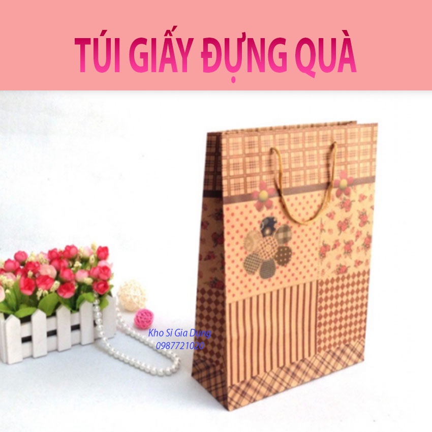 Túi giấy kraft họa tiết có quai xinh xắn đủ size (mẫu ngẫu nhiên)