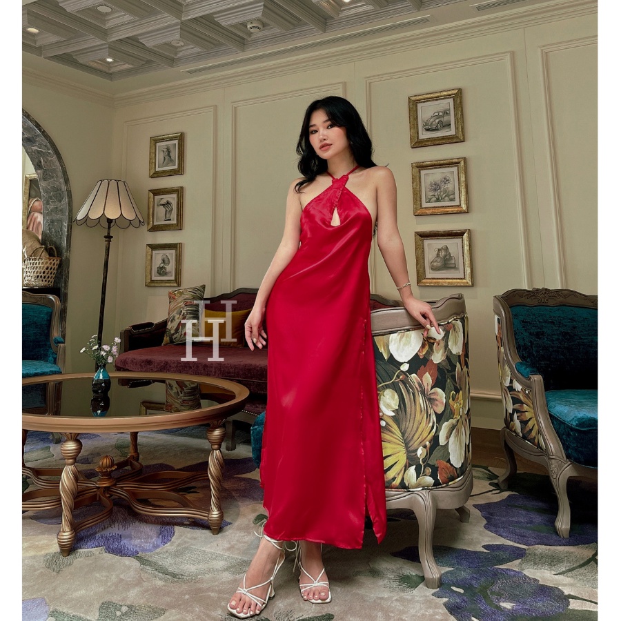 Đầm đi dạo biển maxi lụa hai dây hở lưng xẻ tà màu đỏ HDC100 Hỉn Hỉn Store
